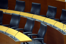 Poslanci bodo odločali o razpisu treh posvetovalnih referendumov