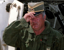 RATKO MLADIĆ ĆE BITI SAHRANJEN UZ NAJVIŠE DRŽAVNE I VOJNE POČASTI: Beograd čeka generala, pred porodicom je važna odluka - Srbija traži odgovore od Haga
