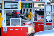 Nižji dobiček Petrola. V družbi ga pripisujejo regulaciji in omenjajo tudi možnost zapiranja črpalk.