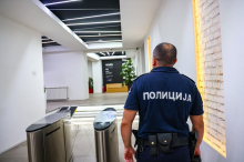 HITNA AKCIJA POLICIJE I TUŽILAŠTVA ZBOG LAŽNIH DOJAVA! Prećeno eksplozivom na više lokacija u Beogradu: Pripadnici MUP pregledali zgradu Kurira!