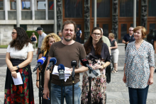 Nevladniki predlagajo umik novele zakona o tujcih, ki med drugim otežuje združevanje družin