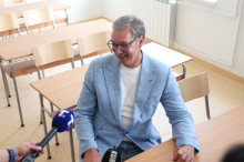 (VIDEO) ALO OVDE BRISEL, ALO OVDE PARIZ Vučić otkrio neočekivanu prednost LOŠEG SIGNALA Dobiju me 3 sekunde, prekine se veza JA PRESREĆAN! BOG TE POŽIVEO LUČIĆU