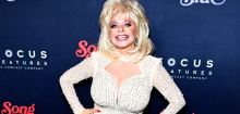 Dolly Parton: CNN entschuldigt sich für Foto von Doppelgängerin