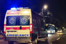 TEŠKA SAOBRAĆAJKA U BEOGRADU: Mladić (21) teško povređen u udesu u Vojvode Stepe hitno prevezen u Urgentni centar
