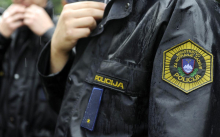 Pripravljen osnutek zakona, ki bi del policistov izvzel iz delovnopravne zakonodaje