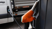 Servono buoni benzina anche per i pensionati. Corsa per sanare l’errore
