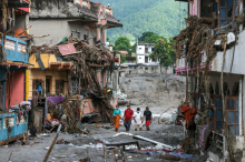 Število žrtev katastrofalne ujme v Nepalu in Tibetu še naraslo