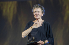 Rokopis Laurie Anderson bo za 88 let shranjen v knjižnici prihodnosti