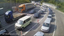 KILOMETARSKE KOLONE NA OVOJ GRANICI Srbi krenuli kući sa mora, automobilima nema kraja! U najboljem slučaju čeka se sat vremena na ulazak u zemlju