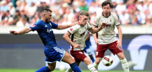 Fußball-Bundesliga: FC Augsburg schlägt Schalke 04 am 1. Spieltag