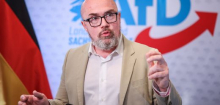 Sachsen-Anhalt: AfD-Politiker Hans-Thomas Tillschneider verteidigt russische Armeetasse im Büro