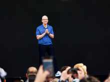 Tim Cook po 15 letih prepušča vodenje Johnu Ternusu