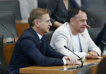 DZ Golobu ni priznal imunitete. Golob: Darilo naj bi bilo moje zaupanje do ministrice.