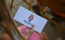 OPŠTINA NOVI BEOGRAD DAROVALA PRVAČIĆE! Đacima prvacima na poklon vaučer od 10.000 dinara!