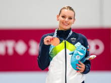Alenka Valenčič in Teja Belak v Tarantu na stopničkah