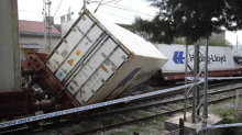 FOTO/VIDEO Pogledajte kako je teretni vlak iskočio! Prekinuli promet kod Rijeke, voze busevi