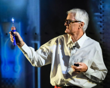 Dyson pripravil prvo pametno zobno ščetko s kamero za 490 evrov