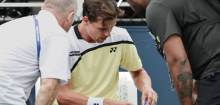 US Open: Daniel Altmaier kurz vom Kollaps, wird mit Stethoskop untersucht, will aufgeben, macht weiter – und verliert