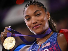 Olimpijska prvakinja Tara Davis-Woodhall v prometni nesreči utrpela pretres možganov