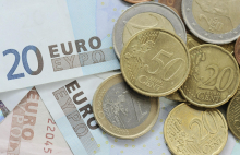 V državni malhi letos že za 1,22 milijarde evrov primanjkljaja
