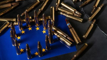 Za obrambo v EU lani rekordnih 418 milijard evrov. Od kod je ta denar in kam gre?