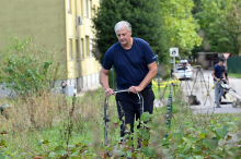 Primc pokosil travnik v Štepanjskem naselju: Janković tega celo leto ni bil sposoben