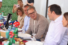 VUČIĆ U NOVOM KNEŽEVCU OBEĆAO POMOĆ OBOLELIMA OD MULTIPLE SKLEROZE: Recite šta su problemi, kuću ćemo celu da srušimo i napravimo novu!