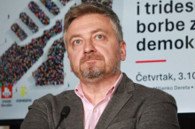 GEORGIEV KRENUO PO ŠLJIVE NA PIJACU, PA DOBIO LEKCIJU IZ POLITIKE! Miladin mu sve objasnio - evo ko pobeđuje na izborima