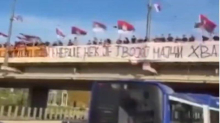 Baklje, procesije, transparenti. Pogledajte kako su dočekali tijelo ratnog zločinca Mladića