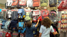 Scuola, per risparmiare su zaini e quaderni conviene il supermercato. I bonus regione per regione