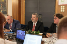 Na seji odborov DZ-ja brez odgovora na vprašanje, kdo je sprejel odločitev o blokadi obsodbe Izraela