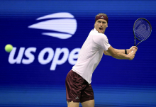 Zverev se je znova potil štiri ure in pol, izpadel tretji nosilec Auger-Aliassime