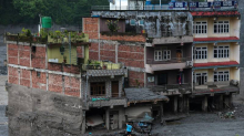 Katastrofa u Nepalu i Tibetu:  1300 mrtvih, 5600 ljudi nestalo