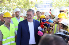 UŽIVO VUČIĆ U NIŠU: Predsednik obilazi lokaciju za izgradnju Klinike za ginekologiju i akušerstvo UKC 