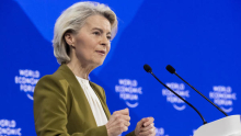 Usrusla von der Leyen prihaja na Grenlandijo – in prinaša milijone