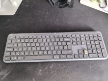 Logitech Signature Slim K950 — ima vse, kar rabiš za delo
