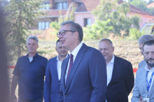 VUČIĆ OBEZBEDIO NAJBOLJE USLOVE ZA MAJKE I BEBE U NIŠU Novo porodilište biće jedno od najmodernijih i najlepših: Za budućnost naše dece gradimo bolju Srbiju