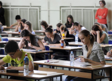 Država daje 8.100 dinara mesečno: Počele projave za učeničke stipendije - Ovo je rok