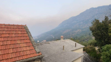 Miris dima osjeća se u Dalmaciji, ljudi u panici zovu vatrogasce: Gori u BiH!