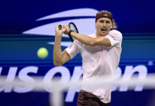 Zverev tokrat pohitel in napredoval po treh nizih, podvig olimpijske prvakinje Šinven Dženg