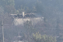 Deca ostala zarobljena u kući u plamenu: Drama kod Smederevske Palanke, rođaci se kroz dim probijali do njih, porodica ostala bez krova nad glavom (FOTO)