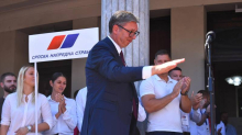 Vučić: 'Srbija je napadnuta izvana. Za dom spremni je najgori nacistički pozdrav'