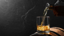 La crisi del whisky scozzese: botti piene e consumi in calo. La speranza viene da New Delhi