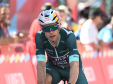 Wout van Aert kralj skrajšane etape, favoriti preživeli peklensko vroč dan