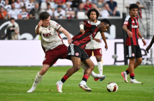 Augsburg održao čas fudbala u Frankfurtu