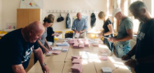 Sachsen-Anhalt: Wahlmanipulation? Diese Menschen in Dessau zählen genau nach