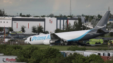 VIDEO Horor u Miamiju: Teretni avion izletio s piste nakon slijetanja. Najmanje pet mrtvih!