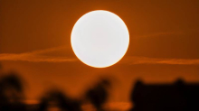 Zalazak Sunca zbog dima jučer je bio drugačiji u Dalmaciji. A 'ulovili' su i sunčane pjege...