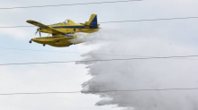 BUKTINJA NA BRAČU U gašenju pomaže i Air Tractor...