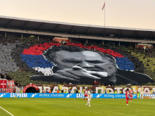 BEDNO DA NE MOŽE BEDNIJE! N1 traži hapšenje navijača Zvezde zbog zastave sa Mladićevim likom